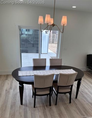 127 E Mahan Avenue, Hazel Park, MI 48030