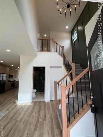 127 E Mahan Avenue, Hazel Park, MI 48030