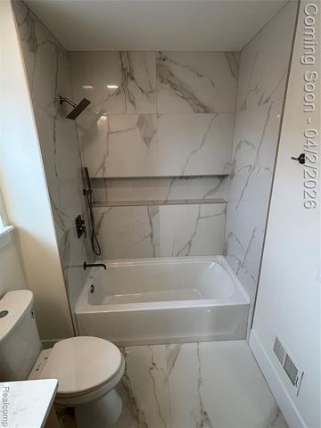 127 E Mahan Avenue, Hazel Park, MI 48030