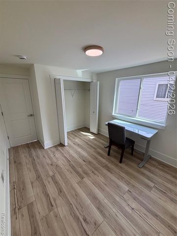 127 E Mahan Avenue, Hazel Park, MI 48030