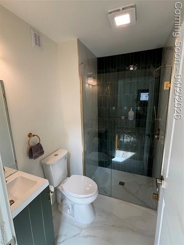 127 E Mahan Avenue, Hazel Park, MI 48030