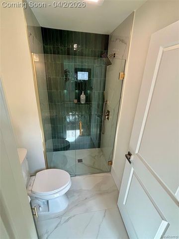 127 E Mahan Avenue, Hazel Park, MI 48030