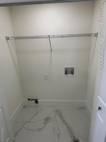 127 E Mahan Avenue, Hazel Park, MI 48030