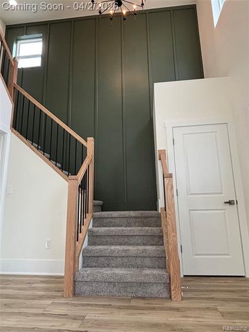 127 E Mahan Avenue, Hazel Park, MI 48030