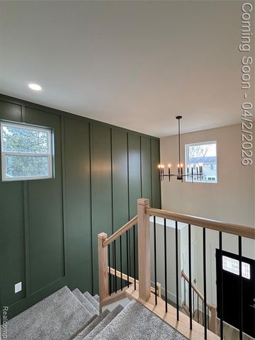 127 E Mahan Avenue, Hazel Park, MI 48030