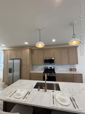 127 E Mahan Avenue, Hazel Park, MI 48030