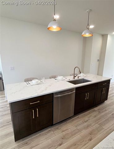 127 E Mahan Avenue, Hazel Park, MI 48030