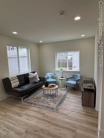 127 E Mahan Avenue, Hazel Park, MI 48030