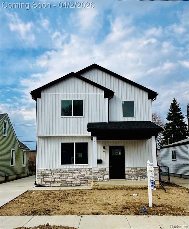 127 E Mahan Avenue, Hazel Park, MI 48030