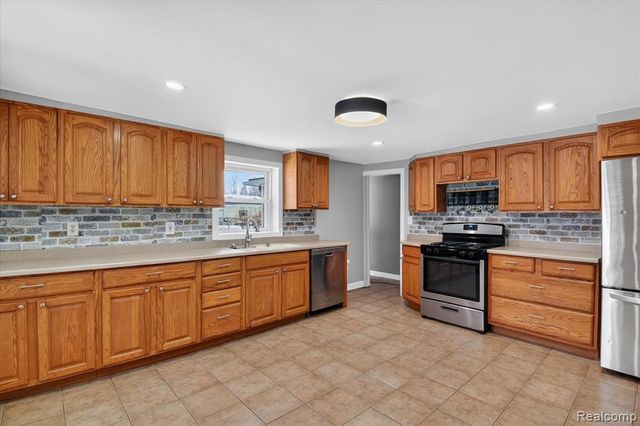 23650 Elwell Road, Belleville, MI 48111