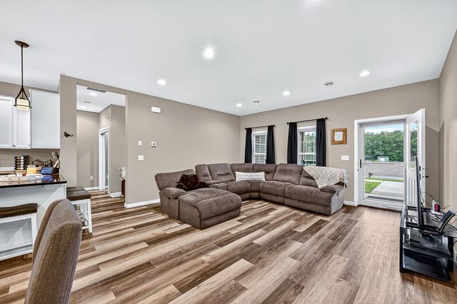 915 N Basswood Avenue, Duluth, MN 55811