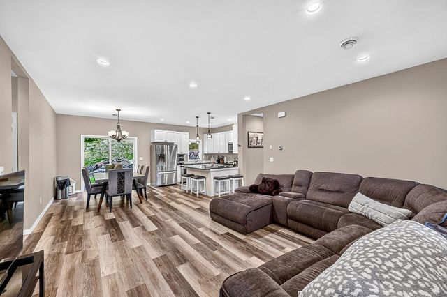 915 N Basswood Avenue, Duluth, MN 55811