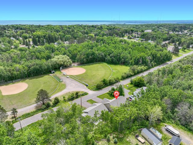 915 N Basswood Avenue, Duluth, MN 55811