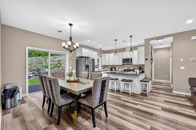 915 N Basswood Avenue, Duluth, MN 55811
