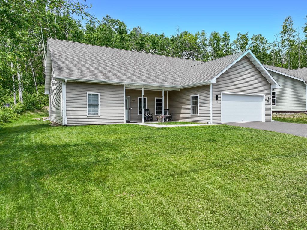 915 N Basswood Avenue, Duluth, MN 55811