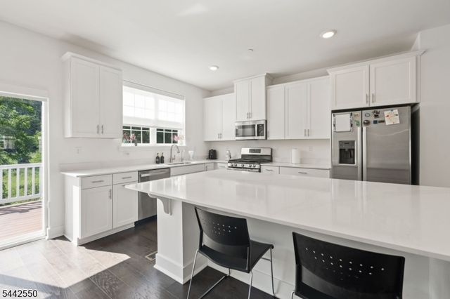 6 Coogan Ct, Morris Plains Boro, NJ 07950