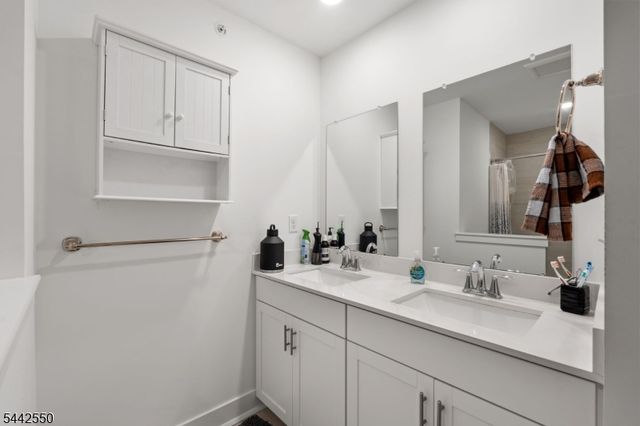 6 Coogan Ct, Morris Plains Boro, NJ 07950