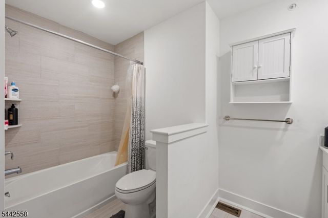 6 Coogan Ct, Morris Plains Boro, NJ 07950