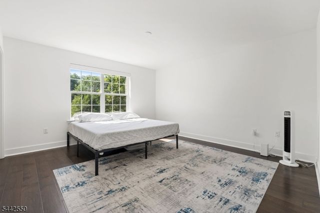 6 Coogan Ct, Morris Plains Boro, NJ 07950
