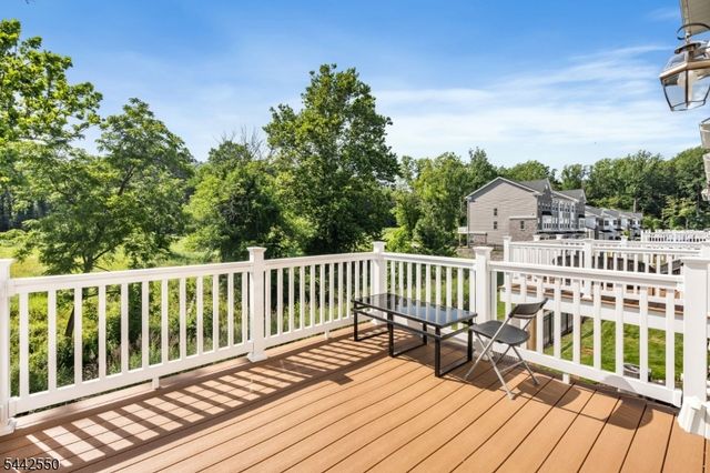6 Coogan Ct, Morris Plains Boro, NJ 07950