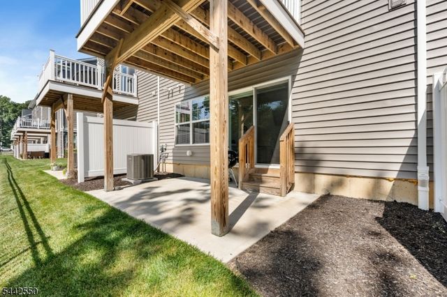 6 Coogan Ct, Morris Plains Boro, NJ 07950