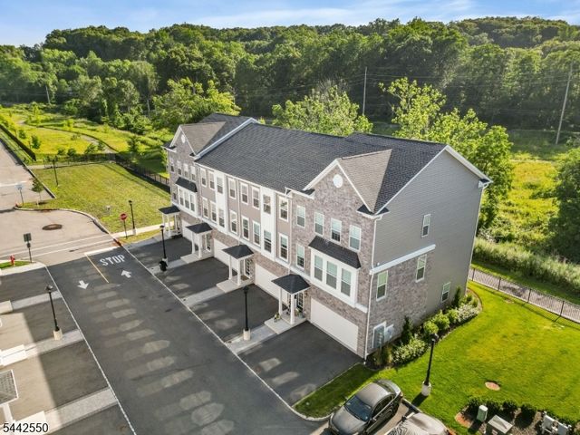 6 Coogan Ct, Morris Plains Boro, NJ 07950