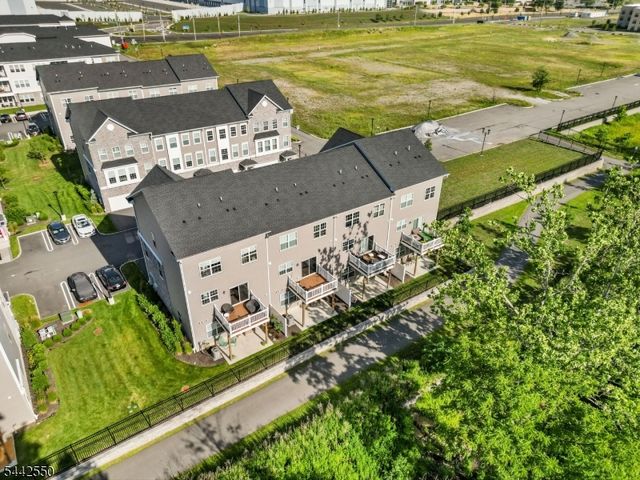 6 Coogan Ct, Morris Plains Boro, NJ 07950