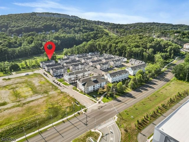6 Coogan Ct, Morris Plains Boro, NJ 07950