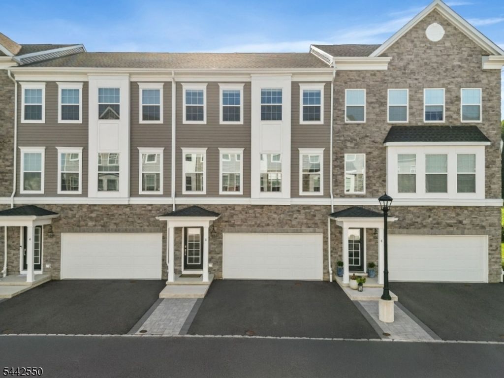6 Coogan Ct, Morris Plains Boro, NJ 07950