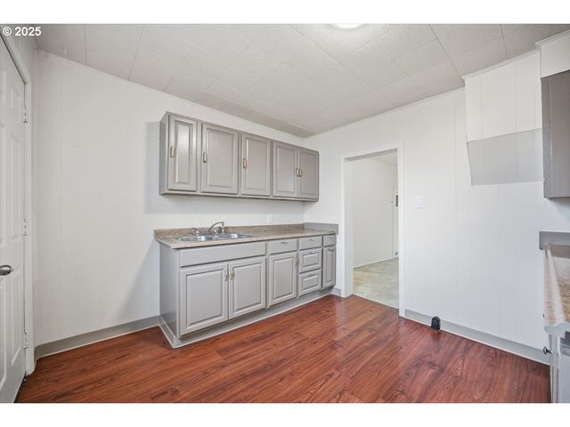 606 Sw 2ND St, Pendleton, OR 97801