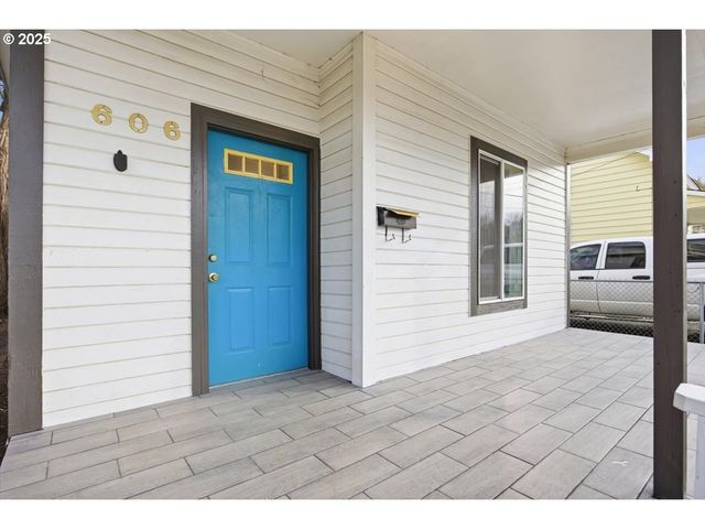606 Sw 2ND St, Pendleton, OR 97801