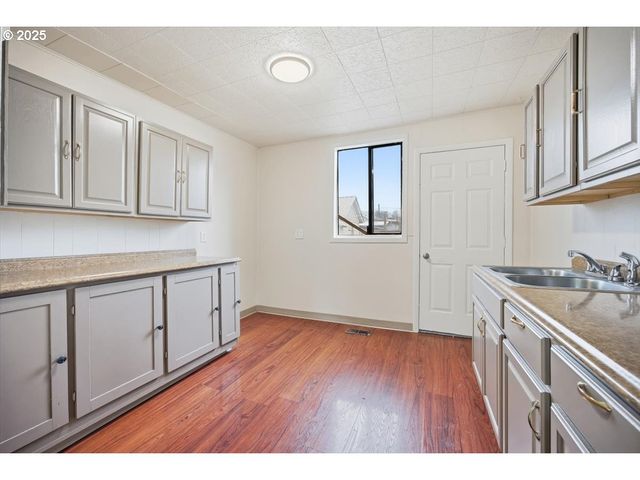 606 Sw 2ND St, Pendleton, OR 97801