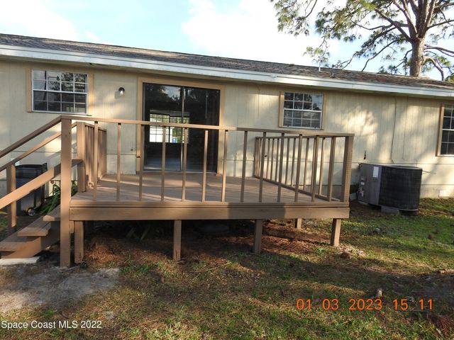 484 Bridgeport Avenue NW, Palm Bay, FL 32907
