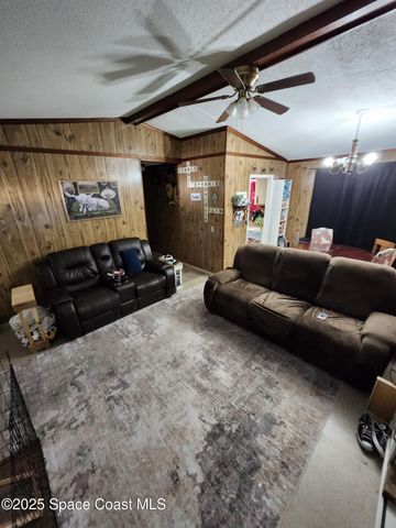 484 Bridgeport Avenue NW, Palm Bay, FL 32907