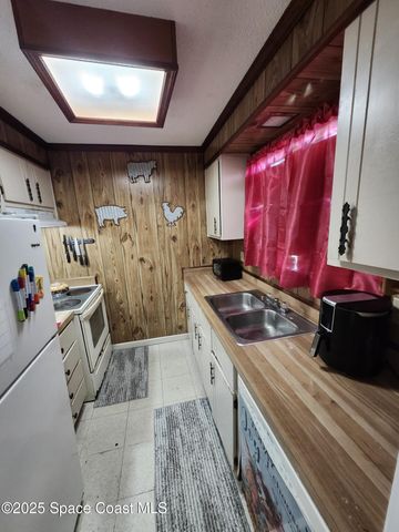 484 Bridgeport Avenue NW, Palm Bay, FL 32907