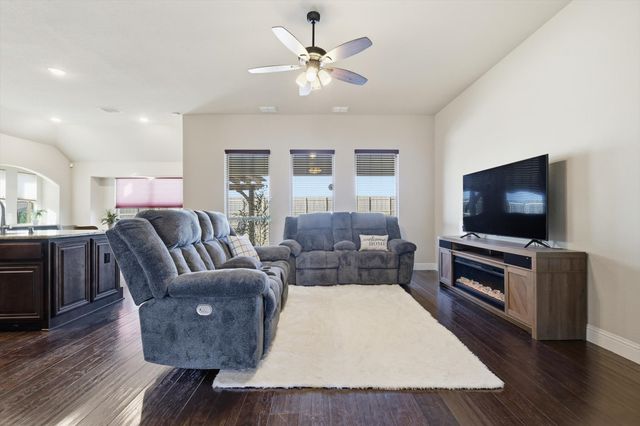 4609 Jasmine Trail, Midlothian, TX 76065