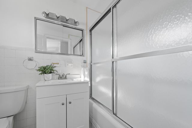 11 Rye Ridge Parkway, West Hartford, CT 06117