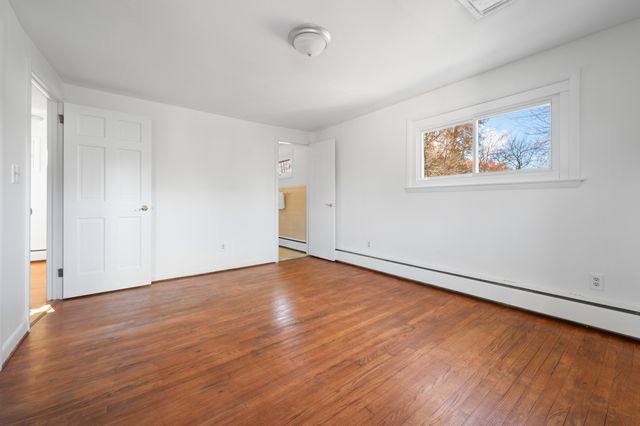 11 Rye Ridge Parkway, West Hartford, CT 06117