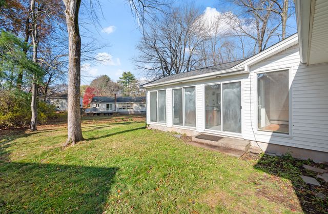 11 Rye Ridge Parkway, West Hartford, CT 06117