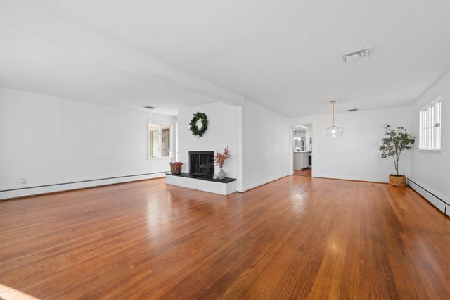 11 Rye Ridge Parkway, West Hartford, CT 06117