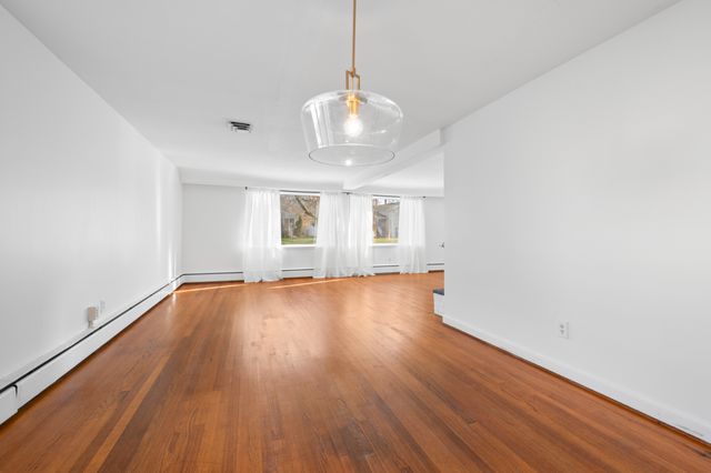 11 Rye Ridge Parkway, West Hartford, CT 06117