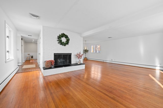 11 Rye Ridge Parkway, West Hartford, CT 06117