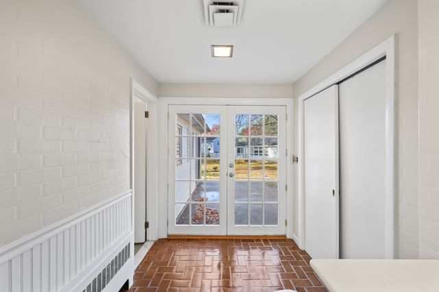 11 Rye Ridge Parkway, West Hartford, CT 06117