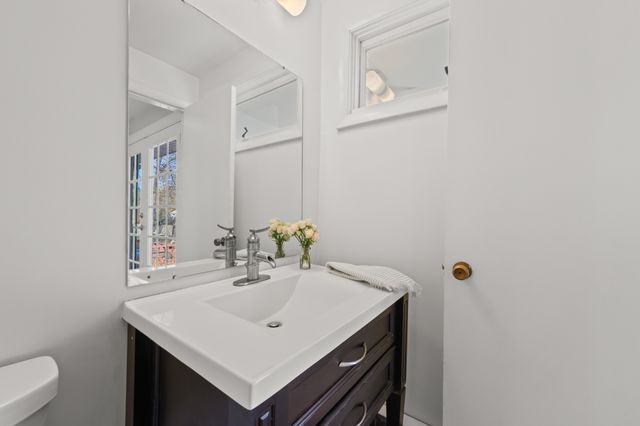 11 Rye Ridge Parkway, West Hartford, CT 06117