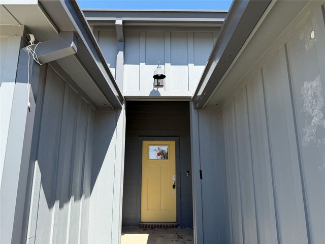 820 Lakeview Drive, Alvarado, TX 76009