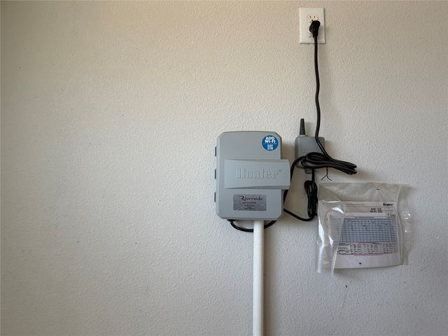 820 Lakeview Drive, Alvarado, TX 76009