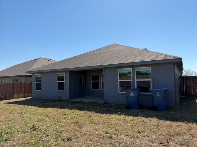 820 Lakeview Drive, Alvarado, TX 76009