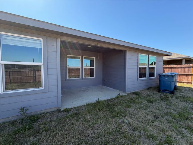 820 Lakeview Drive, Alvarado, TX 76009