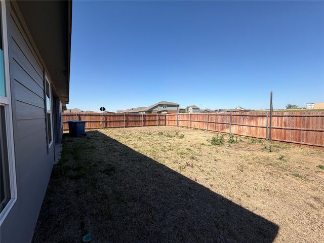 820 Lakeview Drive, Alvarado, TX 76009
