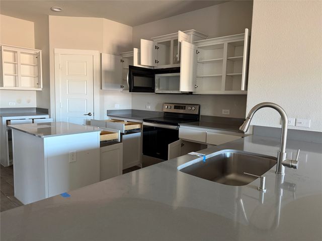 820 Lakeview Drive, Alvarado, TX 76009